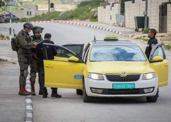 Soldado herido en ataque mejora, mientras persigue la búsqueda de terroristas