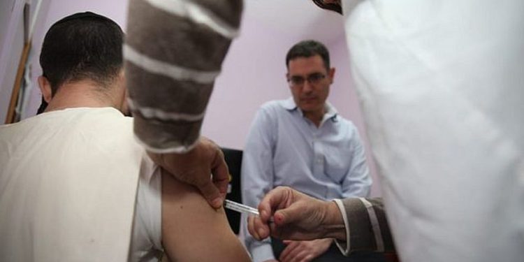 Un paciente que se vacunó contra el sarampión en Jerusalén en noviembre de 2018.