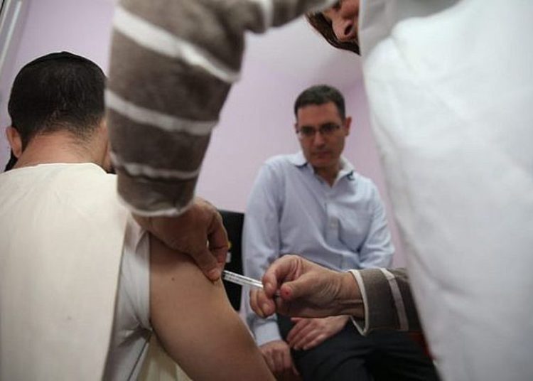 Un paciente que se vacunó contra el sarampión en Jerusalén en noviembre de 2018.