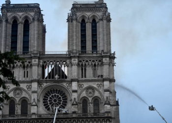 Las consecuencias de un incendio devastador muestran mucho trabajo por delante para Notre Dame