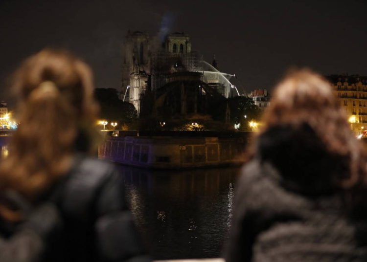 El mundo expresa horror, pena como la joya de París, Notre Dame, es devastada por el incendio