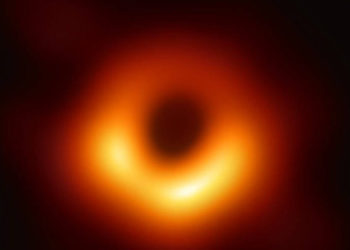 La primera foto de un agujero negro. "Lo que vemos en la imagen es más grande que todo nuestro Sistema Solar", señaló Heino Falcke.