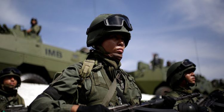 ¿Qué hay detrás del envío de 99 “especialistas militares” rusos a Venezuela?
