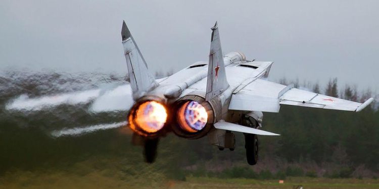 Rusia le dice adiós a su avión espía MiG-25 Foxbat