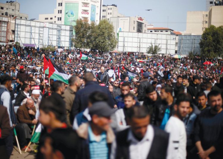 PROTESTA DE LOS PALESTINOS en la ciudad de Gaza. . (Crédito de la foto: REUTERS)