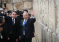 El primer ministro Benjamin Netanyahu con el presidente brasileño Jair Bolsonaro en el Muro Occidental el 1 de abril de 2019. (Crédito de la foto: YONATAN ZINDEL / FLASH 90)