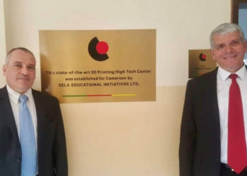 Embajador Ran Gidor en la inauguración de la instalación. (Crédito de la foto: MFA)