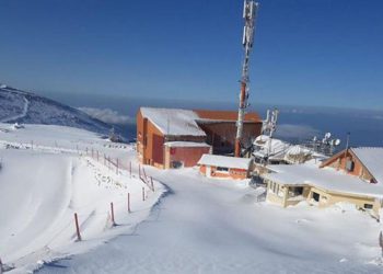 Monte Hermon cubierto de nieve el martes (Foto: Amir Abu Salah)