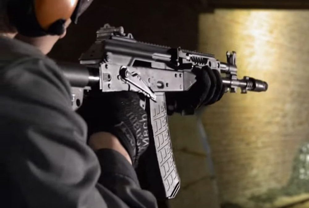 Rusia ordena 150,000 últimos fusiles de asalto Kalashnikov