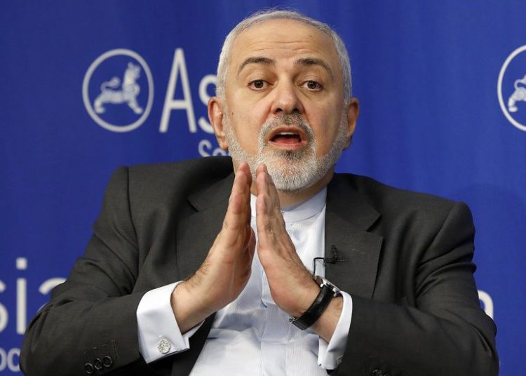 El ministro de Relaciones Exteriores de Irán, Mohammad Javad Zarif, habla en la Sociedad de Asia en Nueva York, el 24 de abril de 2019. (Foto de AP / Richard Drew)