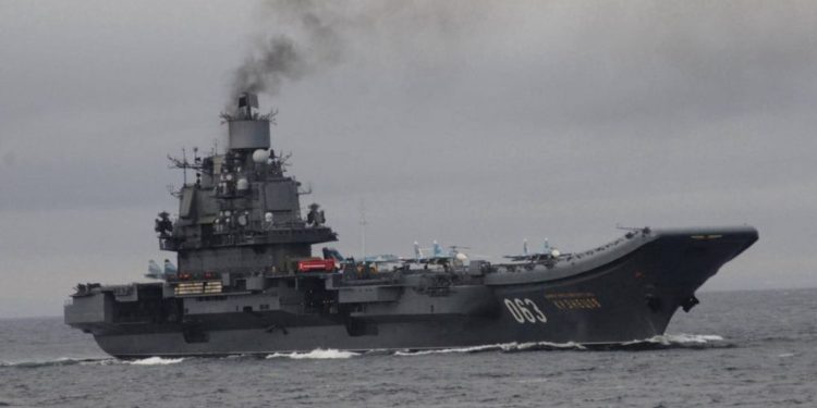Incendio estalla en el único portaaviones de Rusia, el Almirante Kuznetsov