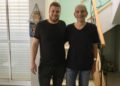 Snir, left y su padre Avi Yavetz participaron en el primer trasplante de venas en vivo. Foto cortesía