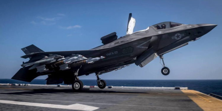 Buque de asalto de EE.UU cargado con cazas F-35 opera frente al mar de China Meridional
