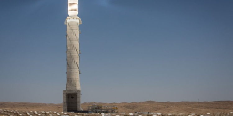 Israel inaugura la torre de energía solar más grande del mundo