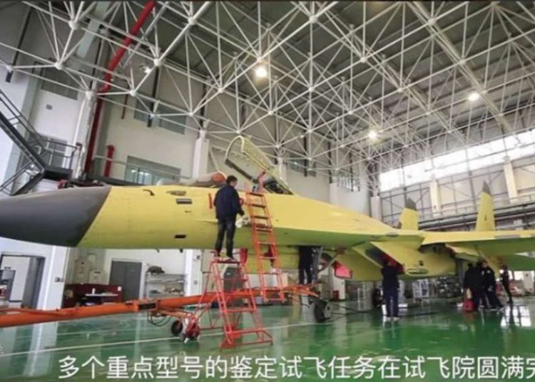 Los cazas J-11D y J-20 de China se enfrentan por financiamiento