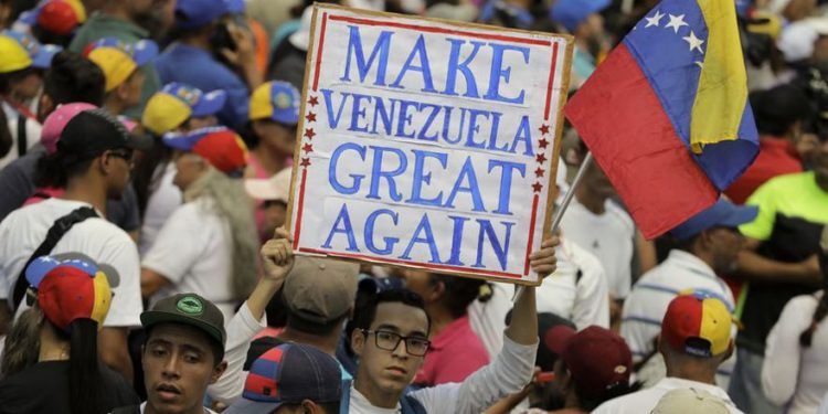 Militares de Cuba y de Rusia están apoyando el régimen de Maduro en Venezuela