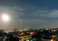 Foto: Reuters / “No soñamos que la fuerza aérea atacaría objetivos iraníes en Siria, mientras que por otro lado nos dispararían con tanta intensidad”. Damasco en la noche de la operación.