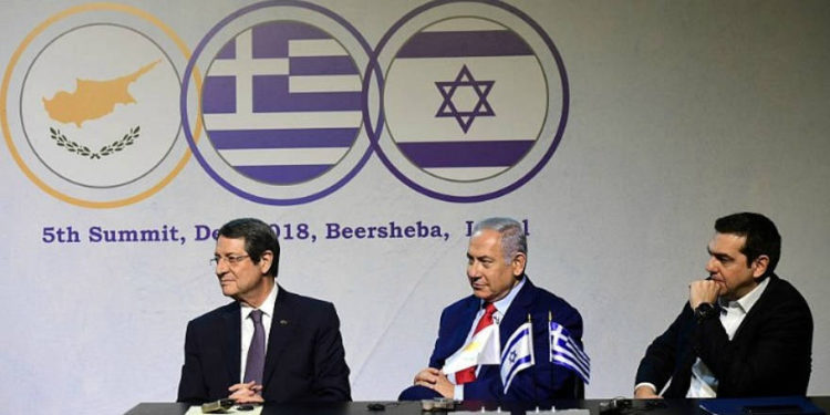 El presidente chipriota Nicos Anastasiades, el primer ministro israelí Benjamin Netanyahu y el primer ministro griego Alexis Tsipras en la quinta Cumbre Israel-Grecia-Chipre en Beersheva el 20 de diciembre de 2018. Foto: Kobi Gideon / GPO.