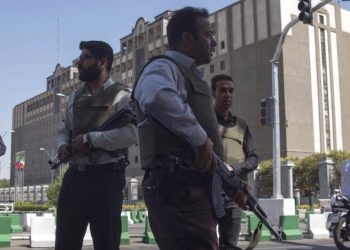 Informe: oficial superior de la Guardia Revolucionaria Islámica huye de Irán con archivos secretos