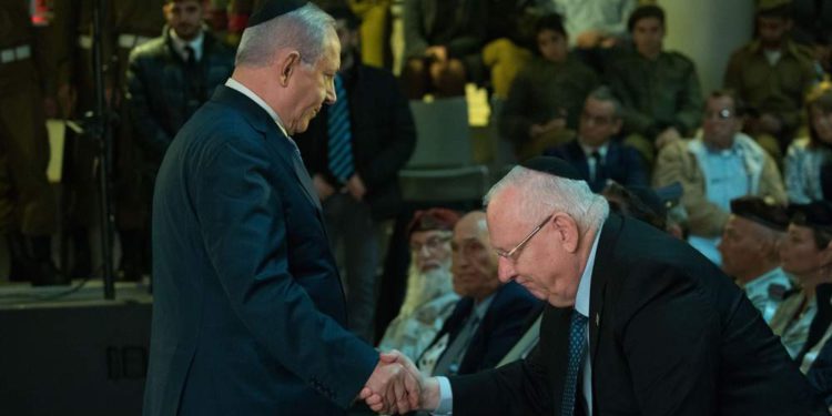 Netanyahu está considerando devolver el mandato presidencial a Rivlin el domingo.