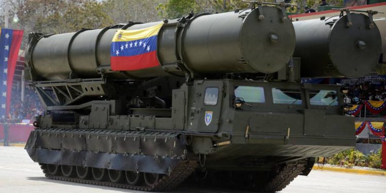 Maduro ordena la movilización de la artillería de Venezuela en medio de tensiones con EE.UU.