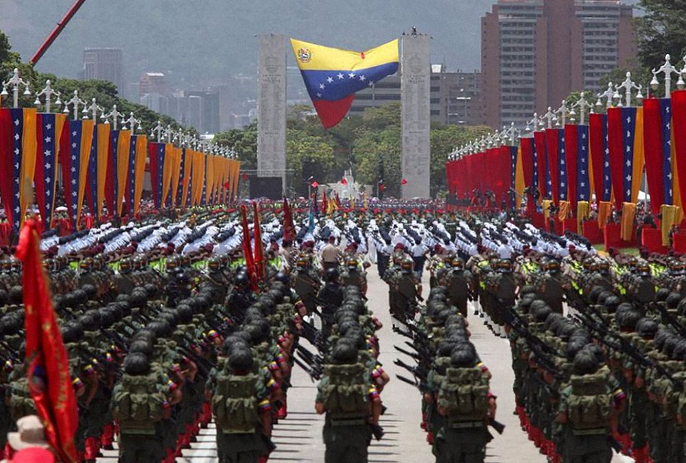 Rivales en Venezuela, Nicolás Maduro y Juan Guaidó luchan por el respaldo militar en disputa por el poder