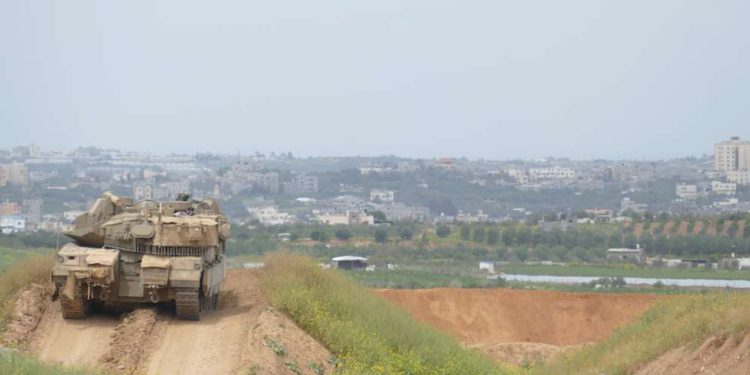 Terroristas de Gaza dispararon a soldados en la Frontera, FDI respondió con fuego de tanques