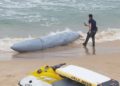 Tanque de combustible de avión militar aparece en playa de Ashdod