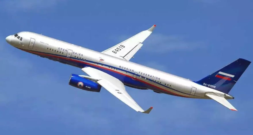 El otro Tu-214ON de Rusia, registro RF 64519, en vuelo.