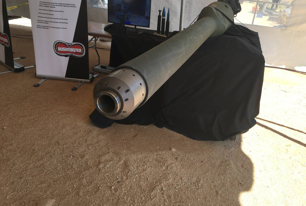 Nuevo cañón del ejército de EE. UU. destruye objetivos en una demostración