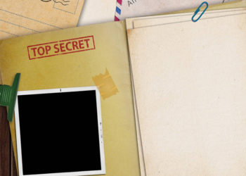 Ilustrativo: archivo de alto secreto abierto en un escritorio (Getty Images)
