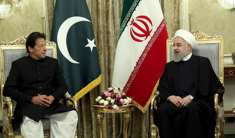 El presidente iraní, Hassan Rouhani, se reúne con el primer ministro pakistaní, Imran Khan, en Teherán, el 22 de abril de 2019. Foto: sitio web oficial del presidente iraní / folleto a través de Reuters.