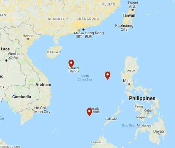 Un mapa general del potencial "triángulo estratégico" de China en el Mar de China Meridional, que consiste en Woody Island al noroeste, varios sitios en las islas Spratly al sur y Scarborough Shoal al noreste, más cerca de Filipinas.