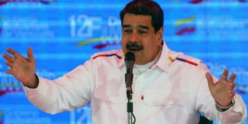 El presidente venezolano Nicolás Maduro gesticula mientras pronuncia un discurso en Caracas, Venezuela, el 12 de febrero de 2019. (Orangel Hernandez / AFP)