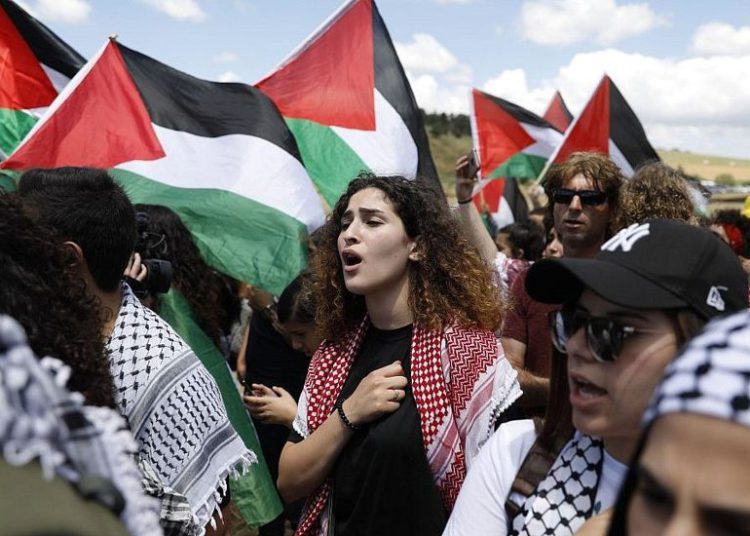 Miles de árabes israelíes conmemoran la “catástrofe palestina” de 1948 en marcha anual