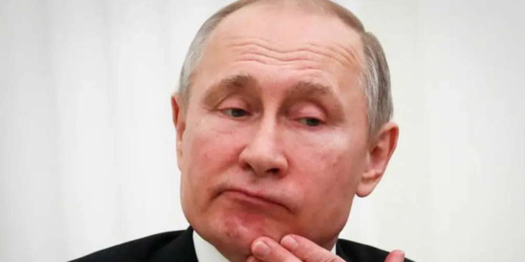 Índice de aprobación de Putin cae al mínimo histórico del 25%