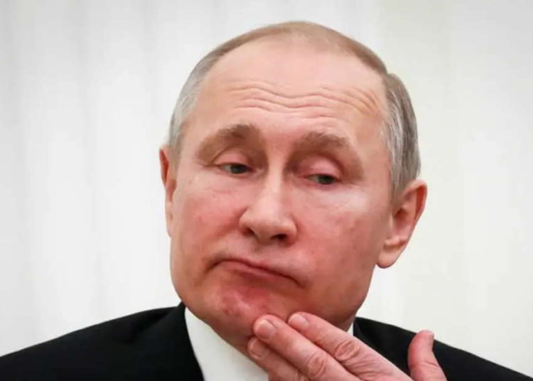 Índice de aprobación de Putin cae al mínimo histórico del 25%