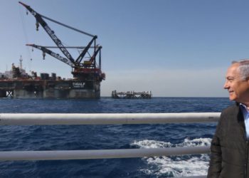 El primer ministro Netanyahu en la inauguración de la nueva plataforma para el campo de gas Leviatán en enero. Las plataformas de gas están protegidas por la Armada de Israel. Marc Israel Sellem / AFP