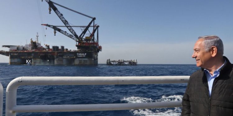El primer ministro Netanyahu en la inauguración de la nueva plataforma para el campo de gas Leviatán en enero. Las plataformas de gas están protegidas por la Armada de Israel. Marc Israel Sellem / AFP