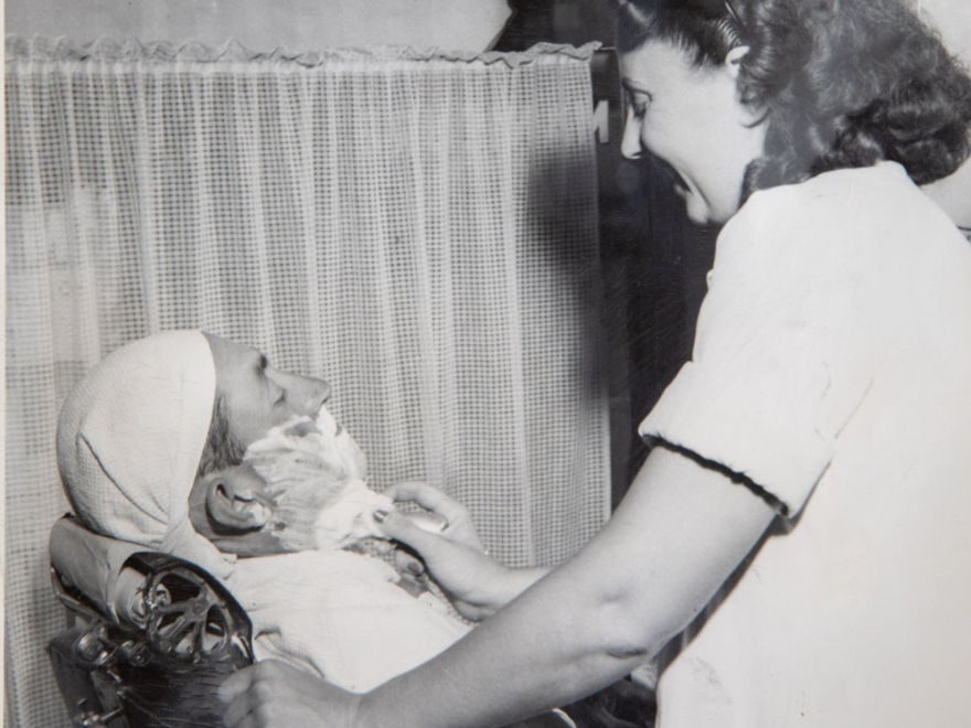 Barbería en Haifa, 19 de julio de 1949. EF Ilani / ACME