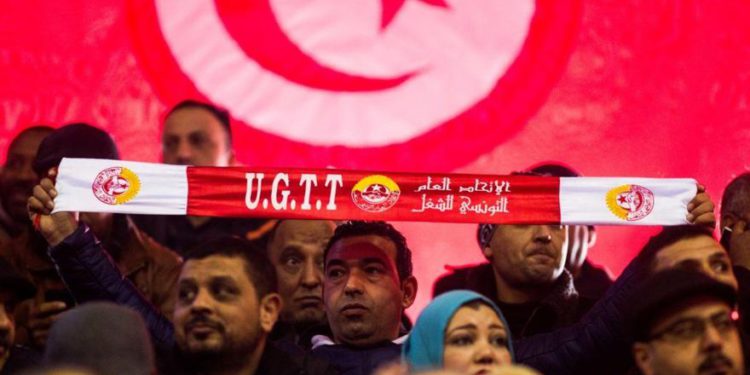 Los miembros del sindicato y los delegados de organizaciones no gubernamentales asisten al 23º Congreso de la Unión General de Trabajadores de Túnez (UGTT) en las instalaciones deportivas de El Menzah en Túnez, Túnez, el 22 de enero de 2017. (Amine Landoulsi - Agencia Anadolu)