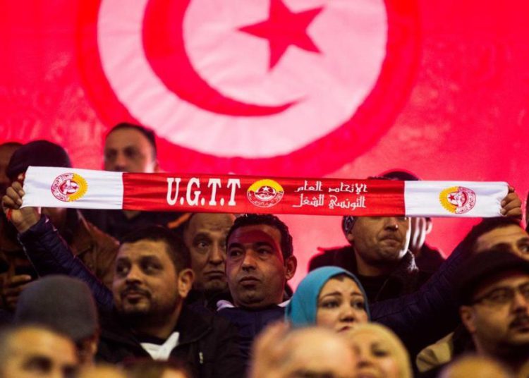 Los miembros del sindicato y los delegados de organizaciones no gubernamentales asisten al 23º Congreso de la Unión General de Trabajadores de Túnez (UGTT) en las instalaciones deportivas de El Menzah en Túnez, Túnez, el 22 de enero de 2017. (Amine Landoulsi - Agencia Anadolu)