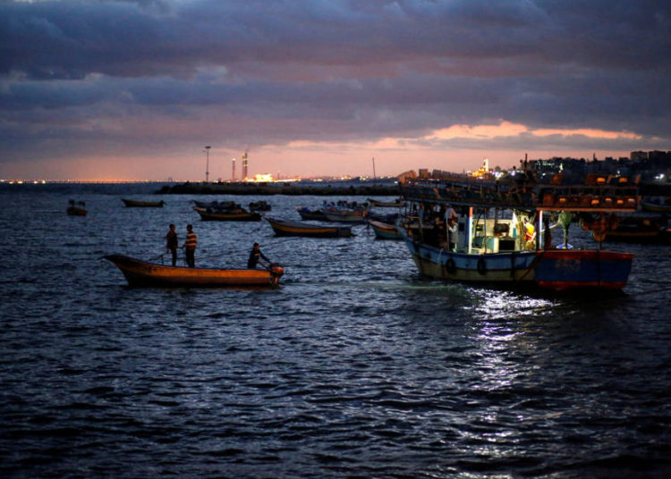 Israel restringe la zona de pesca de Gaza debido al continuo lanzamiento de cohetes