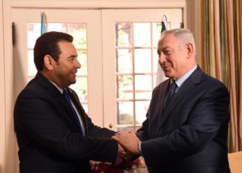 El presidente de Guatemala, Jimmy Morales, se reunió con el primer ministro Benjamin Netanyahu. (Crédito de la foto: HAIM ZACH / GPO)
