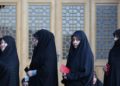 Estudiantes universitarios de Irán protestan por mandato sobre el uso obligatorio del velo