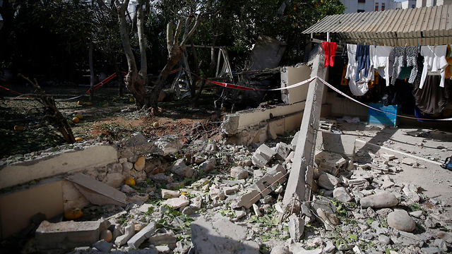 Casa en Ashkelon golpeada por un cohete de Gaza (Foto: AP)