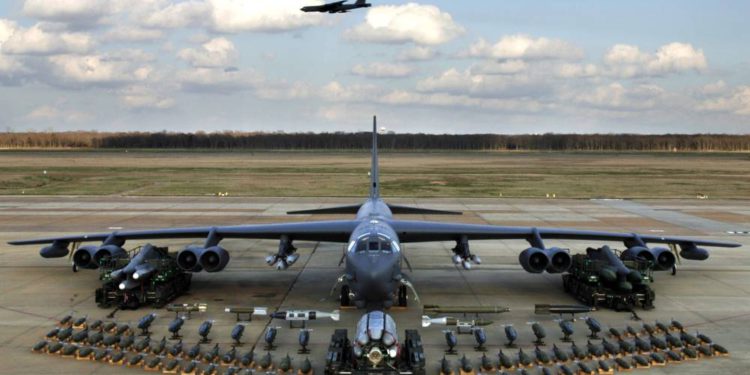 Estados Unidos envió bombarderos B-52 al Golfo y amenaza con usar “fuerza implacable” contra Irán
