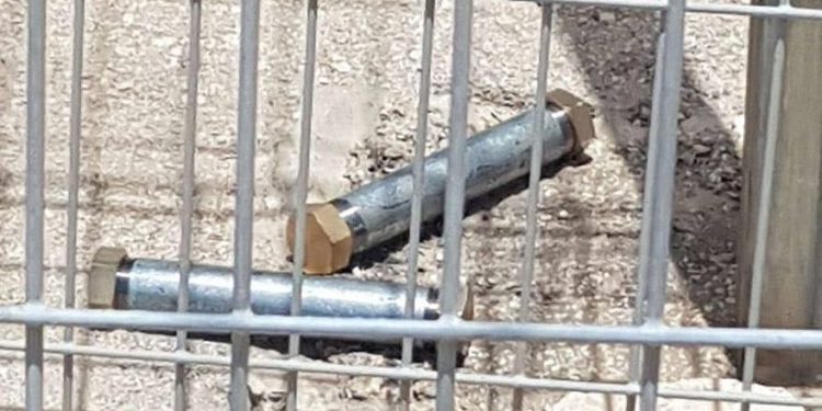 Dos bombas caseras de, un presunto sospechoso palestino, intentaron ingresar ilegalmente al juzgado militar de Samaria, 30 de mayo de 2019. (Policía de Israel)