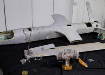 Hutíes respaldados por Irán atacan aeropuerto y base militar saudíes con dron cargado de bombas