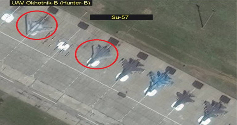 Imágenes Satelitales De La UCAV Y SU-57 De La S-70 Okhotnik-B De Rusia ...